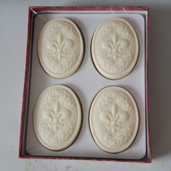 3/$35 Saponificio Rose Scented Soaps. - Picture 3 of 5